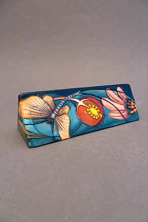 <FONT>MODERN MOORCROFT PAGE 4</FONT>. mayflyplaque